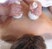 Kräuterstempel Massage